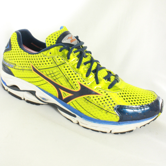 mizuno yellow running shoes